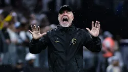 O Corinthians melhora com Mano, mas precisa ter atenção. Foto: Fabio Giannelli/AGIF