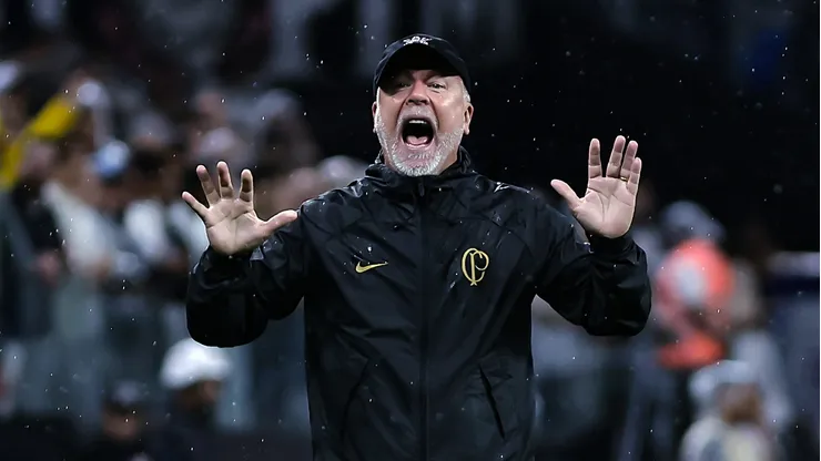 O Corinthians melhora com Mano, mas precisa ter atenção. Foto: Fabio Giannelli/AGIF