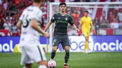 Johnny jogador do Internacional durante partida contra o Coritiba no estadio Beira-Rio pelo campeonato Brasileiro A 2023. Foto: Maxi Franzoi/AGIF