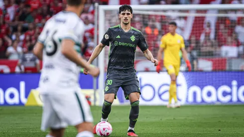 Johnny jogador do Internacional durante partida contra o Coritiba no estadio Beira-Rio pelo campeonato Brasileiro A 2023. Foto: Maxi Franzoi/AGIF