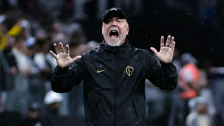 Foto: Fabio Giannelli/AGIF - Treinador voltou com a missão de 'salvar' o clube do rebaixamento