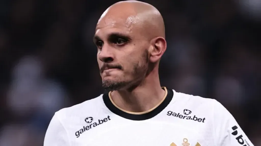 Foto: Ettore Chiereguini/AGIF – Fábio Santos em ação pelo Corinthians