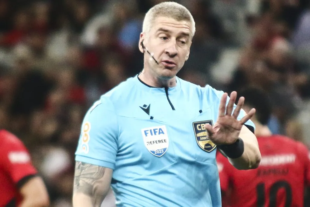 Cássio não poupou criticas a Daronco após o clássico. Foto: Gabriel Machado/AGIF