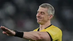 RJ - Rio de Janeiro - 23/07/2022 - BRASILEIRO A 2022, BOTAFOGO X ATHLETICO-PR - O arbitro Anderson Daronco durante partida entre Botafogo e Athletico-PR no estadio Engenhao pelo campeonato Brasileiro A 2022. Foto: Thiago Ribeiro/AGIF