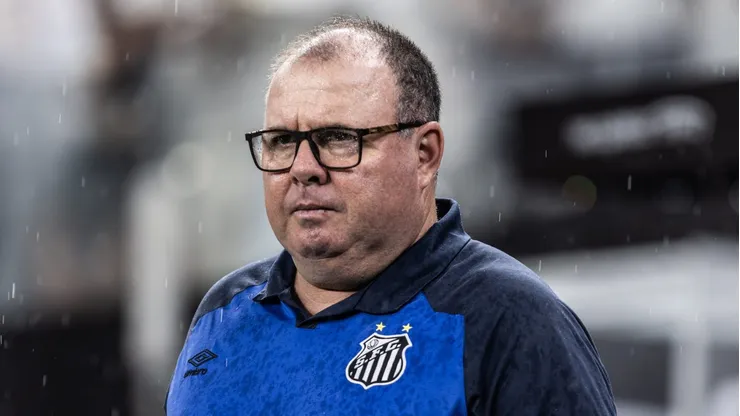 Foto: Abner Dourado/AGIF - Marcelo Fernandes tecnico do Santos durante partida contra o Corinthians no estadio Arena Corinthians pelo campeonato Brasileiro A 2023.