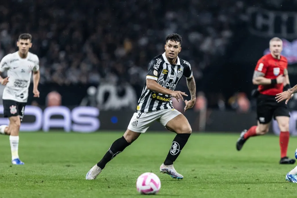 Foto: Abner Dourado/AGIF – Marcos Leonardo jogador do Santos durante partida contra o Corinthians no estadio Arena Corinthians pelo campeonato Brasileiro A 2023.