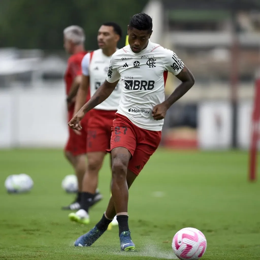 Bruno Henrique durante preparação – Foto – Marcelo Cortes /CRF