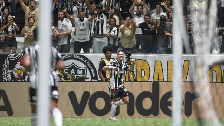 Paulinho jogador do Atletico-MG comemora seu gol durante partida contra o Fluminense no estadio Arena MRV pelo campeonato Brasileiro A 2023. Foto: Alessandra Torres/AGIF