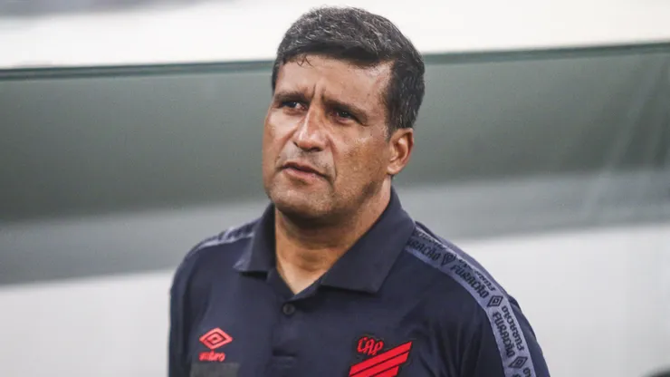 Wesley Carvalho técnico do Athletico-PR | Foto: Gabriel Machado/AGIF