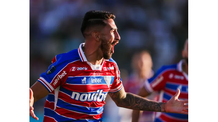 URUGUAI - MALDONADO - 28/10/2023 - COPA SUL-AMERICANA 2023, FORTALEZA X LDU - Lucero jogador do Fortaleza comemora seu gol durante partida contra o LDU no estadio Domingo Burgueno pelo campeonato Copa Sul-Americana 2023. Foto: Giancarlo Santorum/AGIF