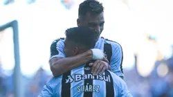 Franco Cristaldo jogador do Gremio comemora seu gol com Luis Suarez jogador da sua equipe durante partida contra o Avenida no estadio Arena do Gremio pelo campeonato Gaucho 2023. Foto: Maxi Franzoi/AGIF