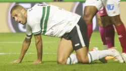 PR - CURITIBA - 14/09/2023 - BRASILEIRO A 2023, CORITIBA X BAHIA - Islam Slimani jogador do Coritiba lamenta durante partida contra o Bahia no estadio Couto Pereira pelo campeonato Brasileiro A 2023. Foto: Gabriel Machado/AGIF