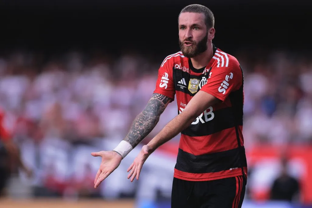 Foto: Ettore Chiereguini/AGIF – Leo Pereira jogador do Flamengo durante partida contra o Sao Paulo no estadio Morumbi pelo campeonato Copa do Brasil 2023.