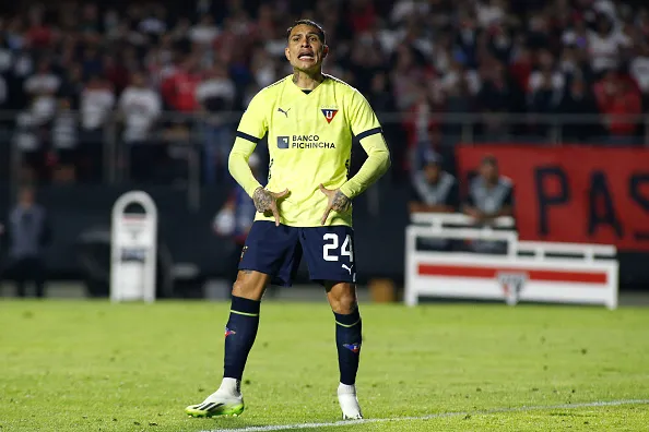 Guerrero comemorando gol da Sul-Americana conta a equipe do São Paulo. Foto: Miguel Schincariol/Getty Images.