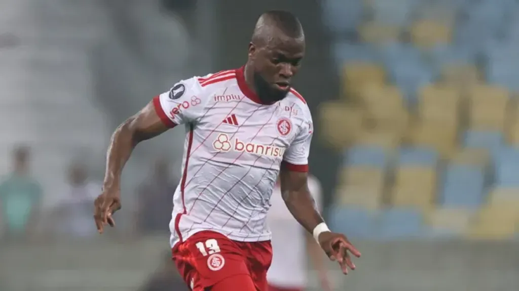Enner Valencia, em ação no Maracanã (Foto: divulgação Internacional)