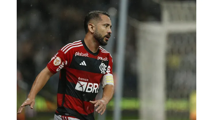 São Paulo tem informação privilegiada sobre futuro de Everton Ribeiro - Foto: Ricardo Moreira/Getty Images