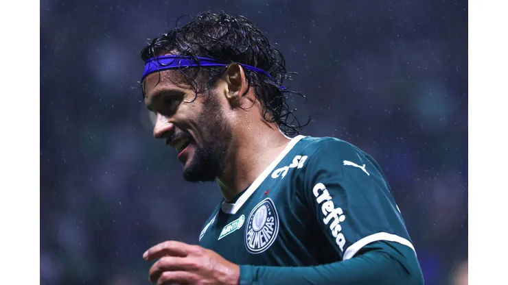 SP - Sao Paulo - 02/11/2022 - BRASILEIRO A 2022, PALMEIRAS X FORTALEZA - Gustavo Scarpa jogador do Palmeiras durante partida contra o Fortaleza no estadio Arena Allianz Parque pelo campeonato Brasileiro A 2022. Foto: Marcello Zambrana/AGIF