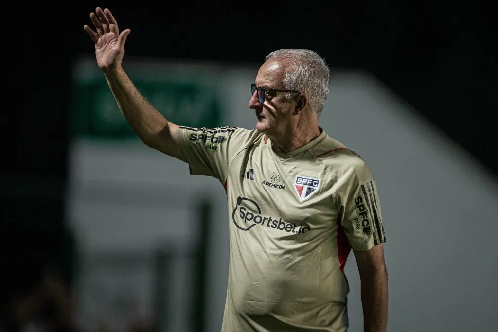 Foto: Isabela Azine/AGIF – GO – GOIANIA – 18/10/2023 –  Dorival Júnior durante partida contra o Goiás no estádio da Serrinha pelo campeonato Brasileiro.