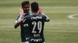 Willian jogador do Palmeiras comemora seu gol com Gustavo Scarpa jogador da sua equipe durante partida contra o America-MG no estadio Arena Allianz Parque pelo campeonato Brasileiro A 2021. Foto: Ettore Chiereguini/AGIF