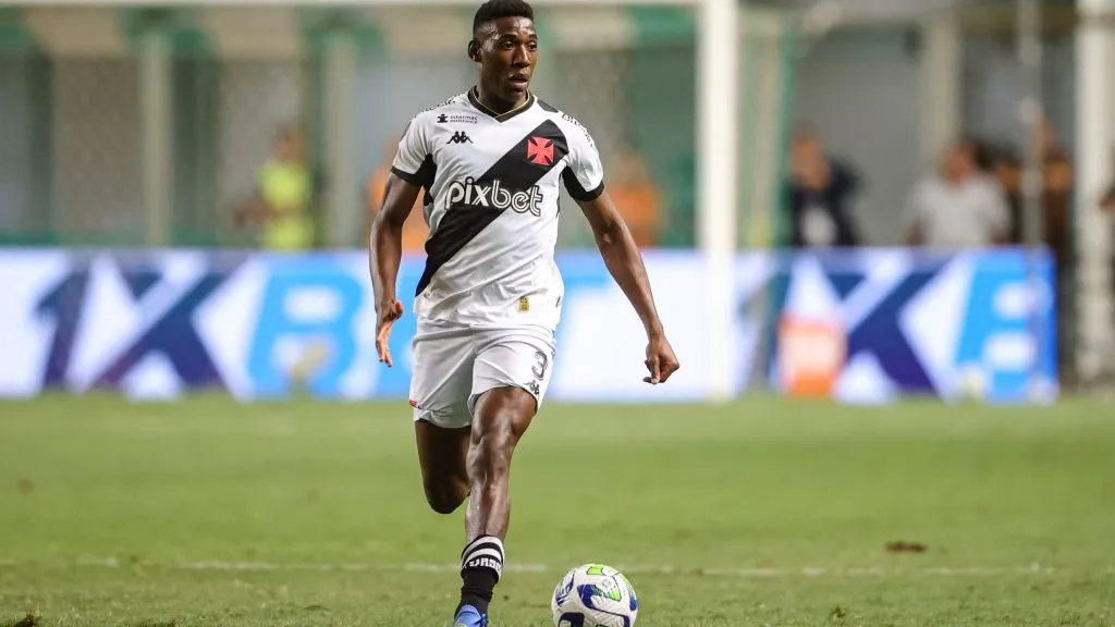 Léo Pelé, zagueiro do Vasco -  Foto: Gilson Lobo/AGIF