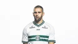 Slimani em ação no 1° tempo do jogo