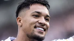 Marcos Leonardo em ação com a camisa alvinegra