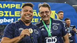 MG - Belo Horizonte - 06/11/2022 - BRASILEIRO B 2022 CRUZEIRO X CSA - Ronaldo do Cruzeiro e Pedrinho BH comemoram titulo de campeao apos partida contra o CSA no estadio Mineirao pela decisao do campeonato Brasileiro B 2022. Foto: Gilson Junio/AGIF