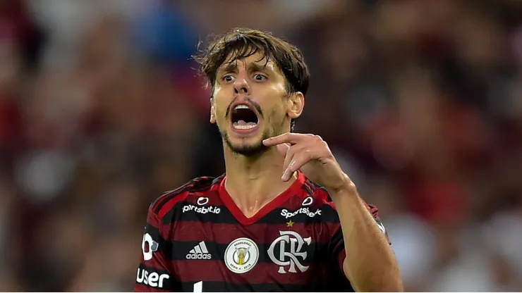 RJ - Rio de Janeiro - 20/10/2019 - Brasileiro A 2019, Flamengo x Fluminense - Rodrigo Caio jogador do Flamengo durante partida contra o Fluminense no estadio Maracana pelo campeonato Brasileiro A 2019. Foto: Thiago Ribeiro/AGIF