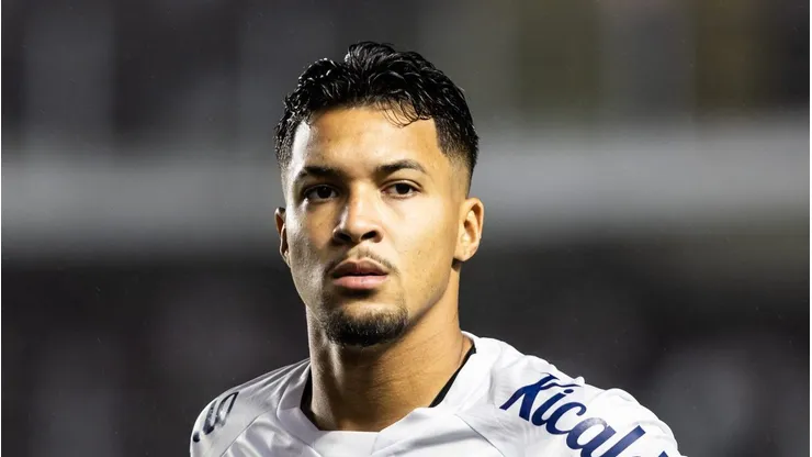 SP - SANTOS - 19/10/2023 - BRASILEIRO A 2023, SANTOS X BRAGANTINO - Marcos Leonardo jogador do Santos durante partida contra o Bragantino no estadio Vila Belmiro pelo campeonato Brasileiro A 2023. Foto: Abner Dourado/AGIF