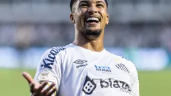 SP - SANTOS - 01/10/2023 - BRASILEIRO A 2023, SANTOS X VASCO - Marcos Leonardo jogador do Santos comemora seu gol durante partida contra o Vasco no estadio Vila Belmiro pelo campeonato Brasileiro A 2023. Foto: Abner Dourado/AGIF