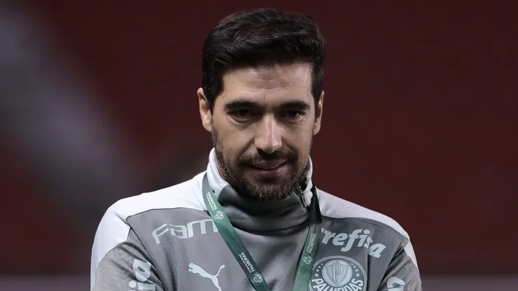 QUITO, ECUADOR - MAY 11: Abel Ferreira coach of Palmeiras looks on before a match between Independiente del Valle and Palmeiras as part of Group A of Copa CONMEBOL Libertadores 2021 at Rodrigo Paz Delgado Stadium on May 11, 2021 in Quito, Ecuador. (Photo by Franklin Jacome/Getty Images)