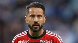PORTO ALEGRE, BRAZIL - OCTOBER 25: Everton Ribeiro of Flamengo looks on during the match between Gremio and Flamengo as part of Brasileirao 2023 at Arena do Gremio Stadium on October 25, 2023 in Porto Alegre, Brazil. (Photo by Pedro H. Tesch/Getty Images)