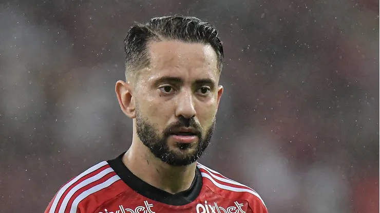 RJ - RIO DE JANEIRO - 13/08/2023 - BRASILEIRO A 2023, FLAMENGO X SAO PAULO - Everton Ribeiro jogador do Flamengo durante partida contra o Sao Paulo no estadio Maracana pelo campeonato Brasileiro A 2023. Foto: Thiago Ribeiro/AGIF