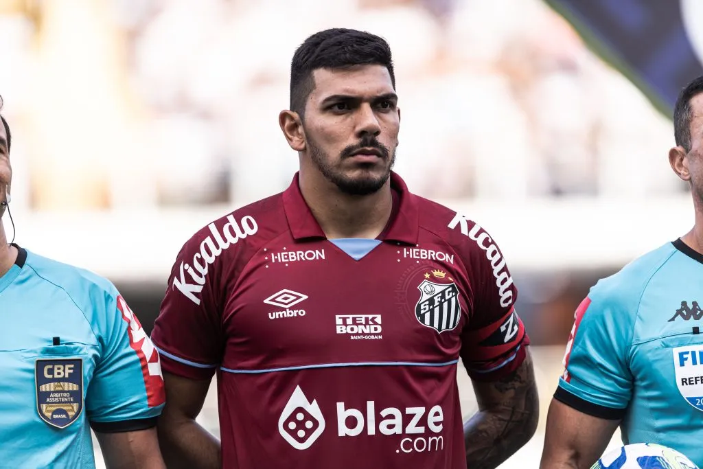 SP – SANTOS – 23/04/2023 – BRASILEIRO A 2023, SANTOS X ATLETICO-MG – Joao Paulo jogador do Santos durante partida contra o Atletico-MG no estadio Vila Belmiro pelo campeonato BRASILEIRO A 2023. Foto: Abner Dourado/AGIF