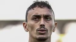 SANTOS, BRAZIL - AUGUST 25: Diego Pituca of Santos looks on prior to a match between Santos and Fortaleza for the Brasileirao Series A 2019 at Vila Belmiro Stadium on August 25, 2019 in Santos, Brazil. (Photo by Miguel Schincariol/Getty Images)