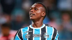 RS - FUTEBOL/CAMPEONATO BRASILEIRO 2023/GREMIO X FLAMENGO - ESPORTES - Lance da partida entre Gremio e Flamengo disputada na noite desta quarta-feira na Arena do Gremio, em partida valida pela Campeonato Brasileiro 2023. FOTO: LUCAS UEBEL/GREMIO FBPA