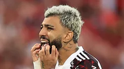 MONTEVIDEO, URUGUAY - NOVEMBER 27: Gabriel Barbosa of Flamengo reacts after the second goal of Palmeiras in the first half of extra time during the final match of Copa CONMEBOL Libertadores 2021 between Palmeiras and Flamengo at Centenario Stadium on November 27, 2021 in Montevideo, Uruguay. (Photo by Buda Mendes/Getty Images)