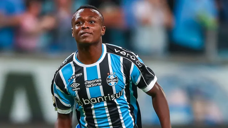 Foto: Lucas Uebel/Grêmio/Divulgação - Nathan Fernandes: atacante brilhou em jogo do Grêmio