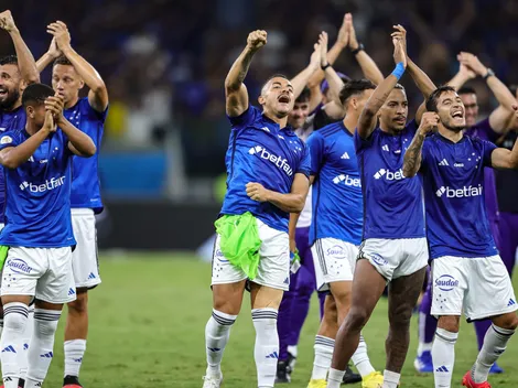 Cruzeiro coloca bandeira polêmica na sala de imprensa do Mineirão