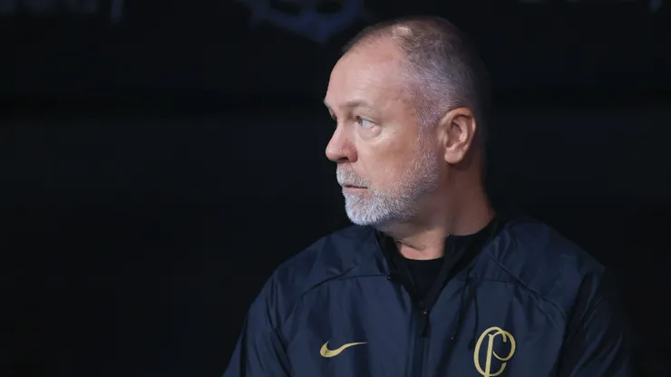 Mano explica a escalação em sua primeira vitória com o Corinthians. Foto: Marcello Zambrana/AGIF