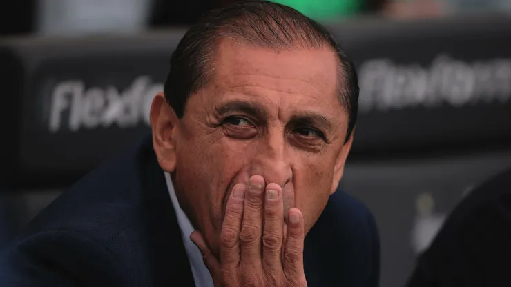 SP - SANTOS - 01/10/2023 - BRASILEIRO A 2023, SANTOS X VASCO - Ramon Diaz tecnico do Vasco durante partida contra o Santos no estadio Vila Belmiro pelo campeonato Brasileiro A 2023. Foto: Ettore Chiereguini/AGIF
