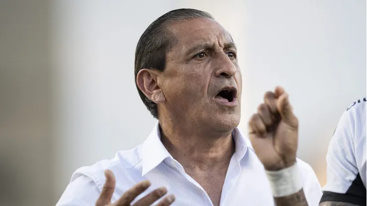 Foto: Jorge Rodrigues/AGIF - Ramon Diaz tecnico do Vasco durante partida contra o Gremio no estadio Sao Januario pelo campeonato Brasileiro A 2023.