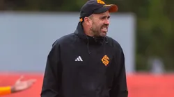 Foto: Ricardo Duarte/Internacional/Divulgação - Coudet: técnico pode ser obrigado a mexer no time do Inter