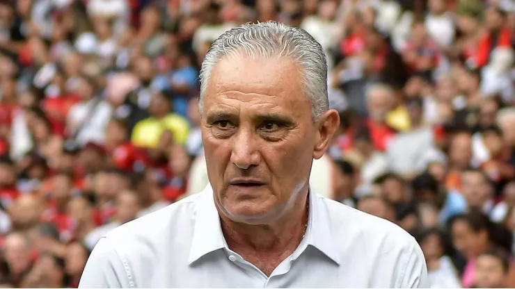 Foto: Thiago Ribeiro/AGIF - Tite tecnico do Flamengo durante partida contra o Vasco no estadio Maracana pelo campeonato Brasileiro A 2023.