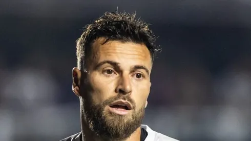 - Lucas Lima jogador do Santos durante partida contra o Bragantino no estadio Vila Belmiro pelo campeonato Brasileiro A 2023. Foto: Abner Dourado/AGIF