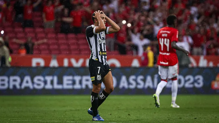 Atropelado em goleada, Santos fica cada vez mais próximo da queda. Foto: Maxi Franzoi/AGIF