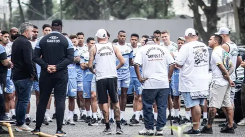 Foto: Reprodução/Torcida Jovem - Torcedores organizados visitarem elenco após goleada
