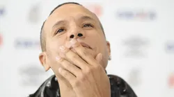 Luis Fabiano apresentado na sede náutica do Vasco. Foto: Armando Paiva/AGIF