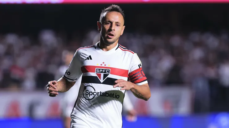 Foto: Ettore Chiereguini/AGIF - Rafinha: lateral do São Paulo deixou recado ao Botafogo