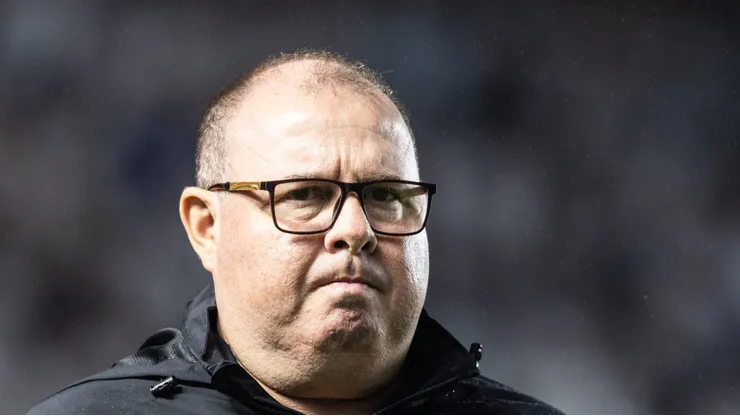 Marcelo Fernandes tecnico do Santos durante partida contra o Bragantino no estadio Vila Belmiro pelo campeonato Brasileiro A 2023. Foto: Abner Dourado/AGIF
